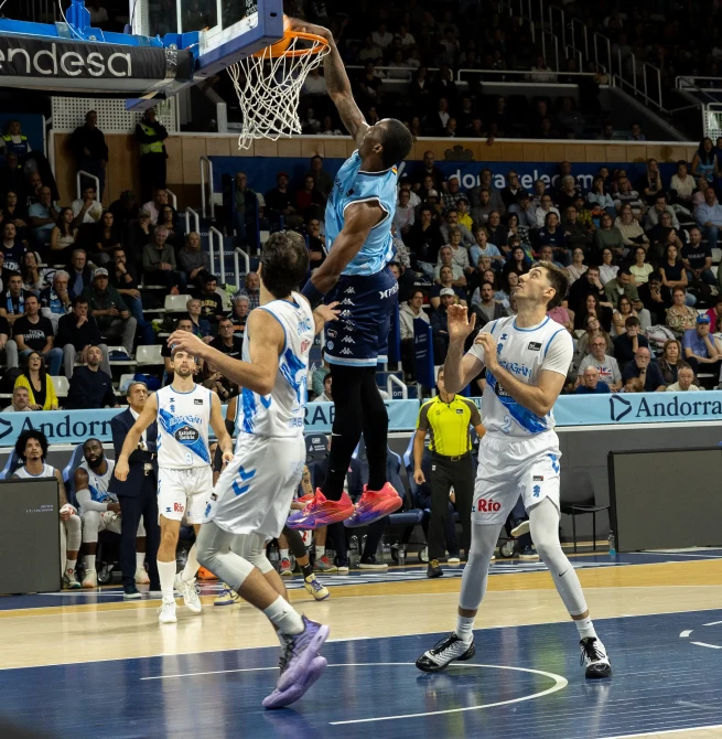 Kuric guía la primera victoria del MoraBanc Andorra ante el Breogán (108-102)