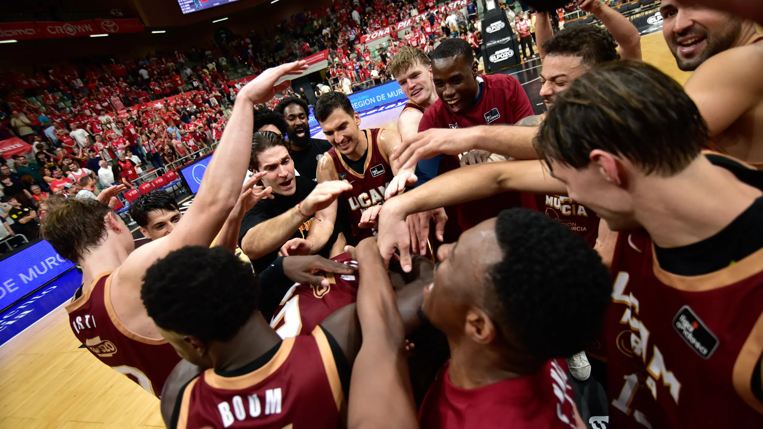 UCAM Murcia Defeats Barcelona in Home Opener (100-94)