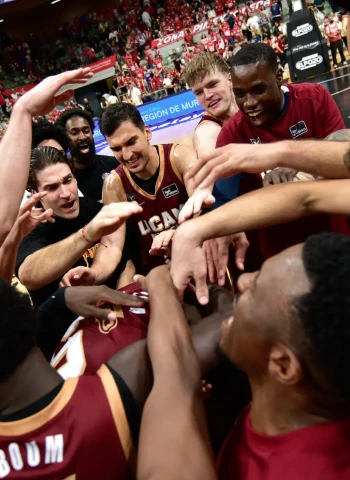 UCAM Murcia Defeats Barcelona in Home Opener (100-94)
