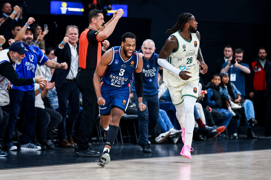 Anadolu Efes Stuns Panathinaikos in Istanbul (83-68)