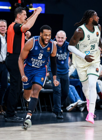 El Efes tumba al Panathinaikos en Estambul (83-68)
