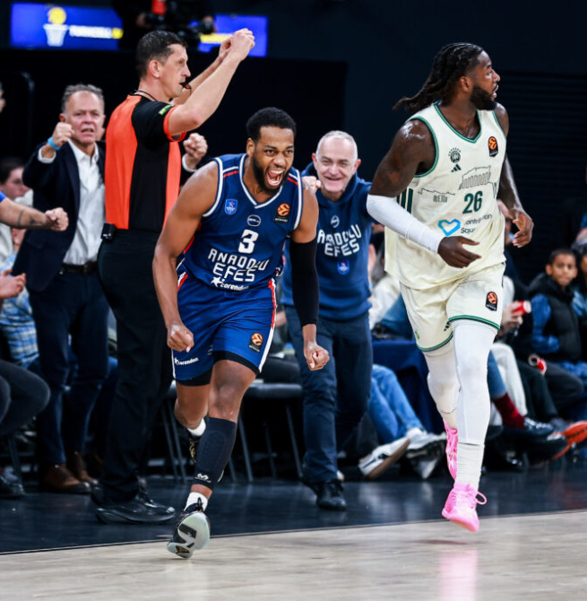 El Efes tumba al Panathinaikos en Estambul (83-68)
