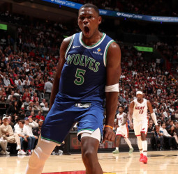 Edwards firma 45 puntos y los Wolves arrollan a los Heat (131-106)