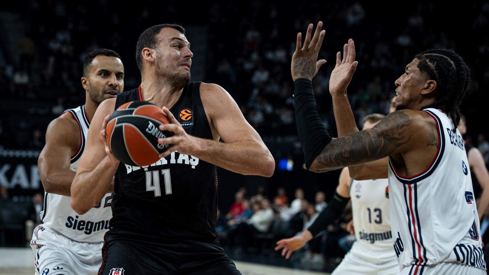 El Besiktas pierde 28 puntos de ventaja y aun así gana al Bayern (95-87)