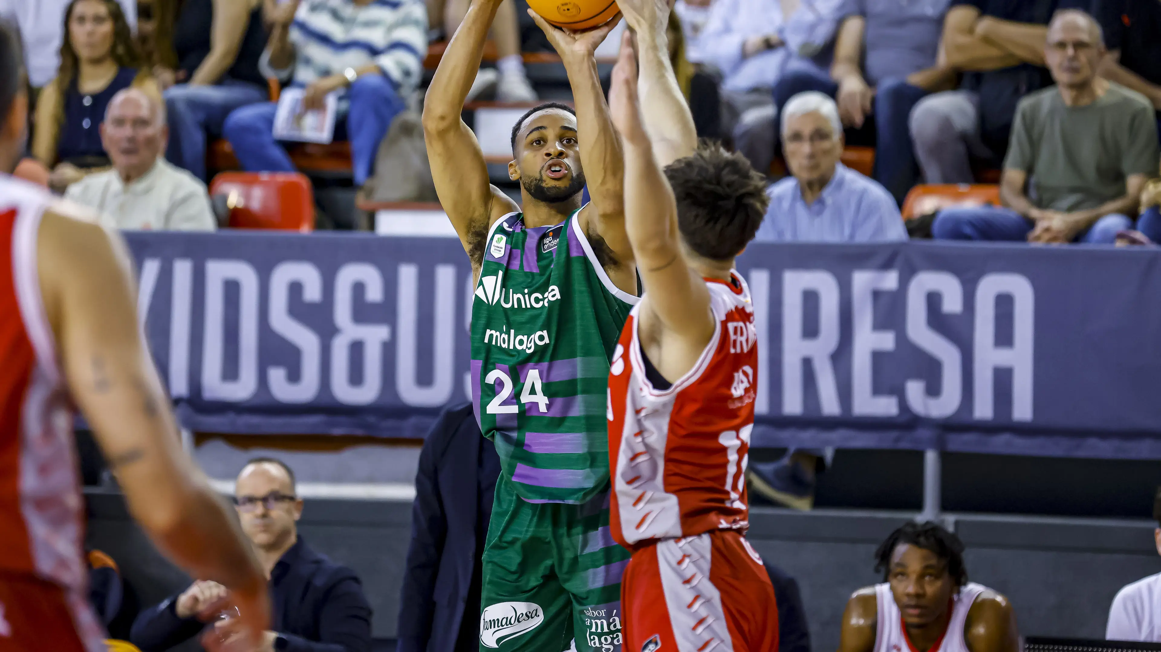 Cameron Hunt lidera al Unicaja en Manresa con 31 puntos (72-84)