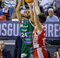 Cameron Hunt lidera al Unicaja en Manresa con 31 puntos (72-84)