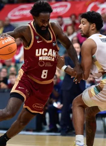 Sant-Roos lidera la exhibición del UCAM Murcia ante el Lleida (125-98)