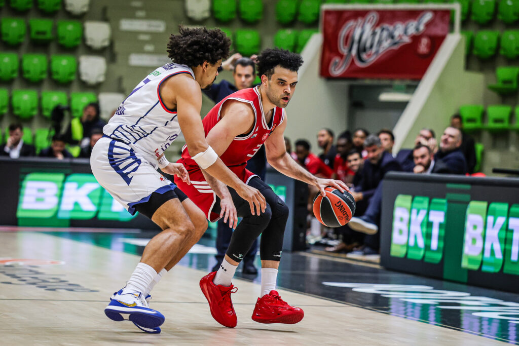 Blakeney scores 35 as Hapoel routs Efes (118-88)