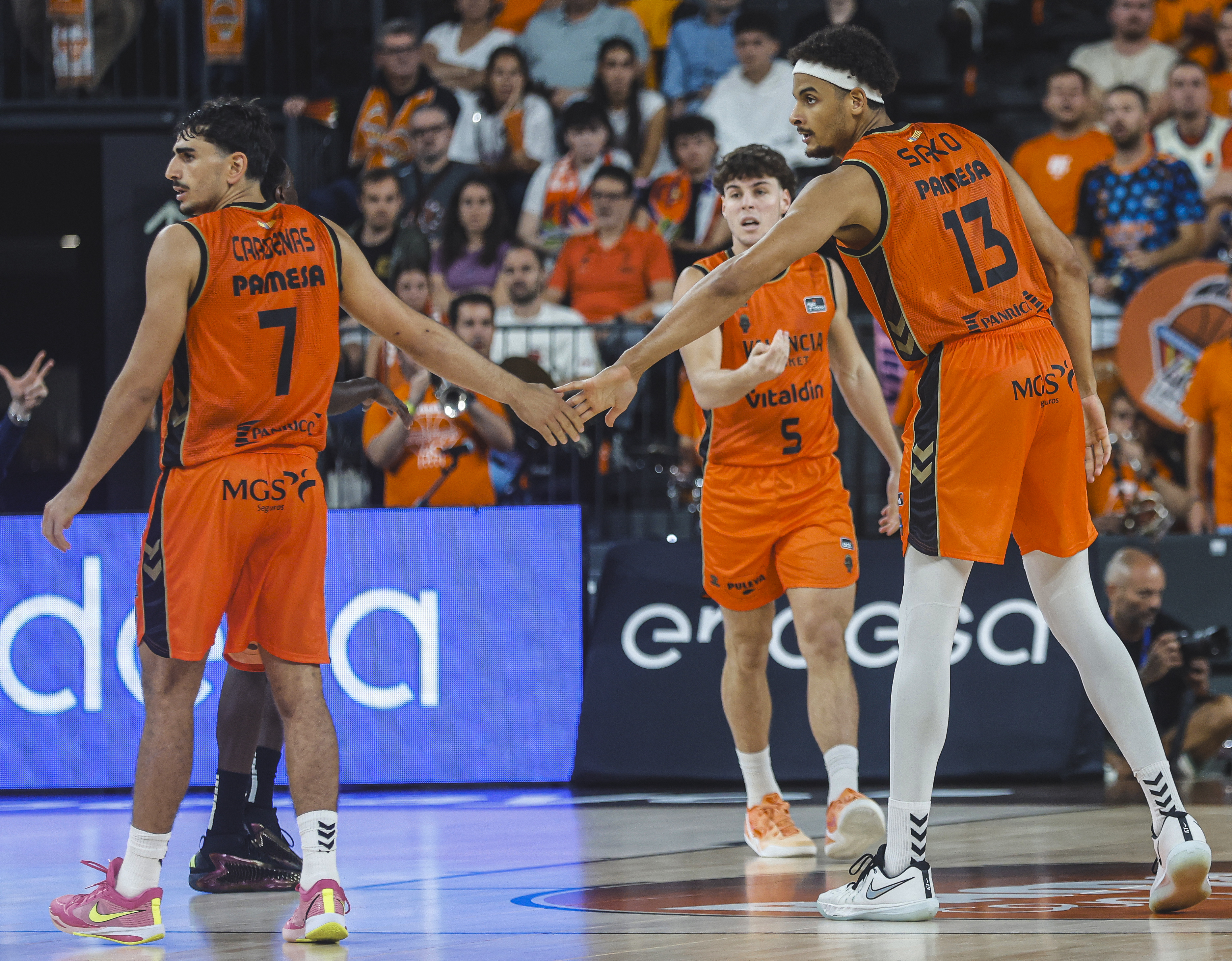 Valencia Basket recupera la confianza con una contundente victoria ante UCAM Murcia (116-93)