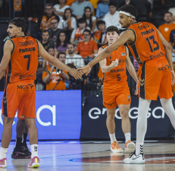 Valencia Basket recupera la confianza con una contundente victoria ante UCAM Murcia (116-93)