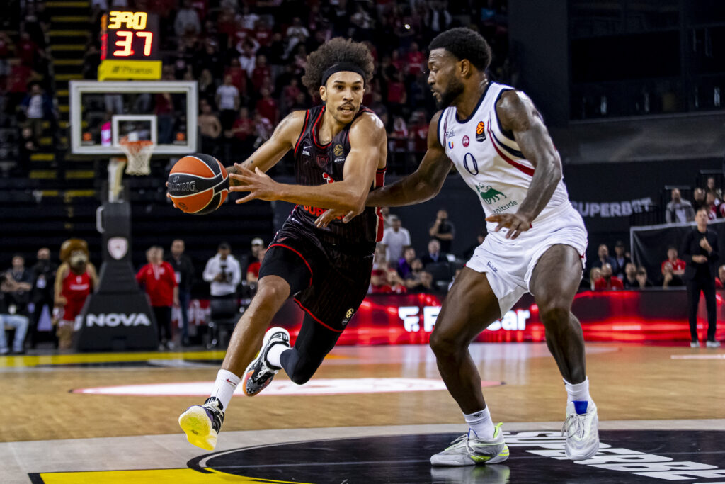 Miller-McIntyre and Vezenkov Lead Olympiacos to the Top (84-78)