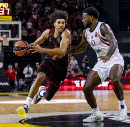 Miller-McIntyre y Vezenkov llevan al Olympiacos a lo más alto (84-78)