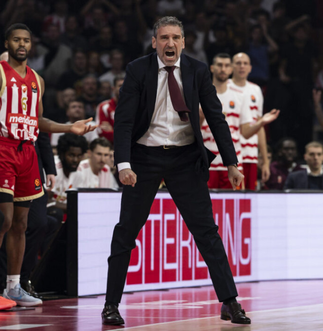 Tyson Carter guía la exhibición del Zvezda (100-78)