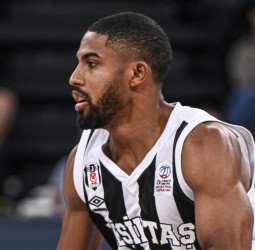 DeJulius sigue en el Besiktas pese al fichaje de Lonnie Walker IV