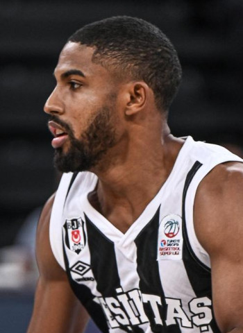 DeJulius sigue en el Besiktas pese al fichaje de Lonnie Walker IV