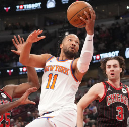 Brunson anota 38 y los Knicks remontan 19 en Chicago (133-127)