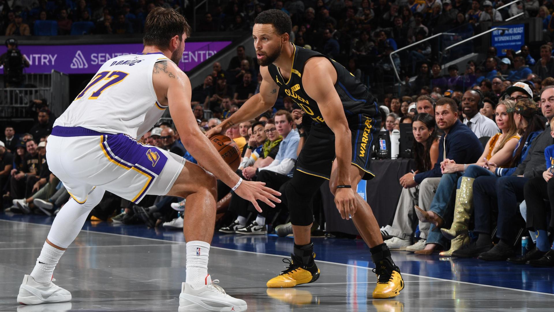 Curry y ocho triples: los Warriors levantan un -25 ante los Lakers (95-112)