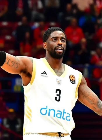 Armani Milano 97-101 Dubai: Bacon y el Dubai de Pascual resisten la reacción final