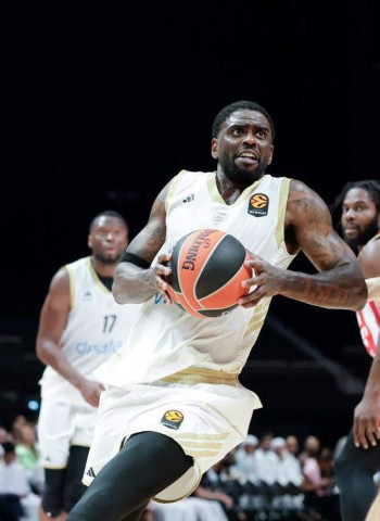 El Zvezda de Ibon Navarro asfixia al Dubai (58-77)