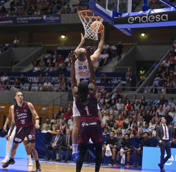 Joel Soriano se convierte en un coloso en la zona y da la victoria a Monbus Obradoiro (91-89)