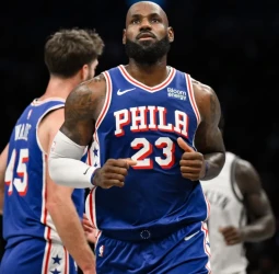 Un tiro, diez puntos: el estreno de LeBron con los 76ers