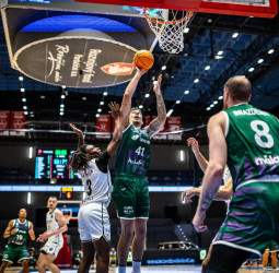 Unicaja gana en Pardubice y sigue invicto en la BCL (63-79)
