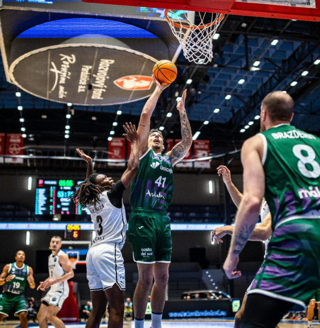Unicaja gana en Pardubice y sigue invicto en la BCL (63-79)
