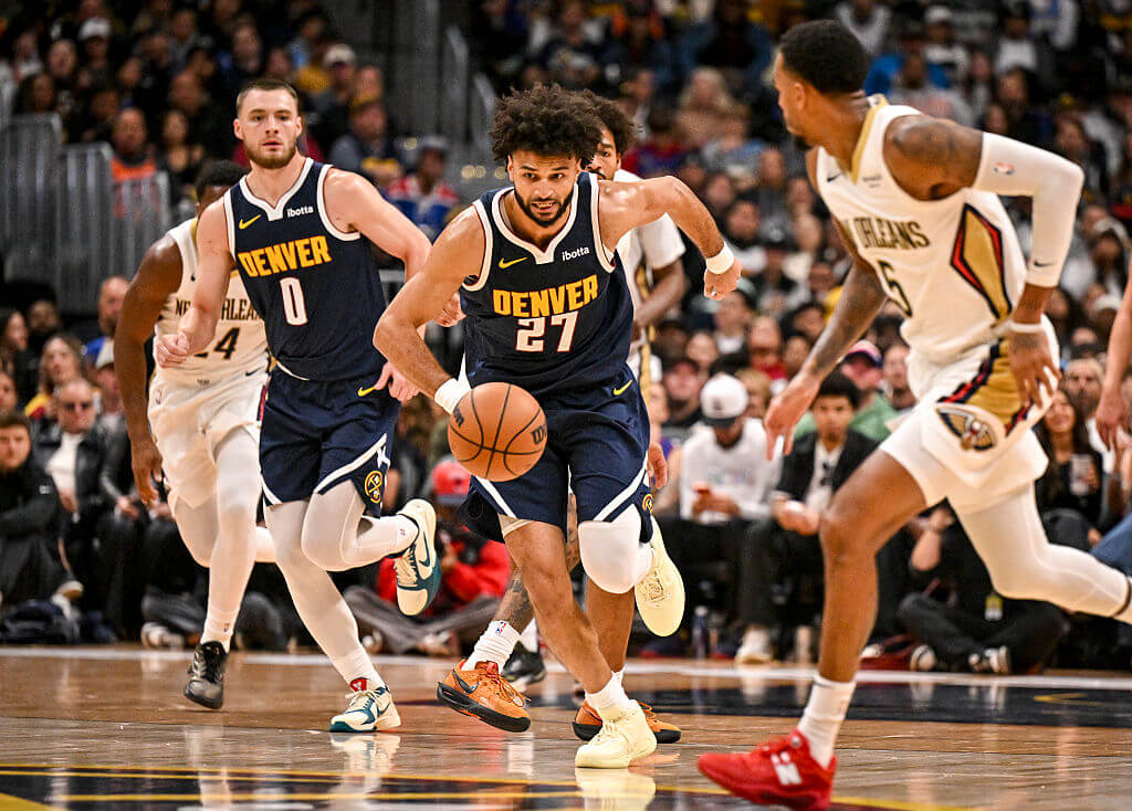 NBA Roundup: De Larrea's 21 Points, Booker's 43, and Warriors Fall to 0-3