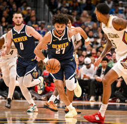 Noche NBA: 21 puntos de De Larrea, 43 de Booker y los Warriors, 0-3