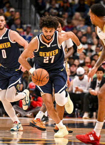 Noche NBA: 21 puntos de De Larrea, 43 de Booker y los Warriors, 0-3
