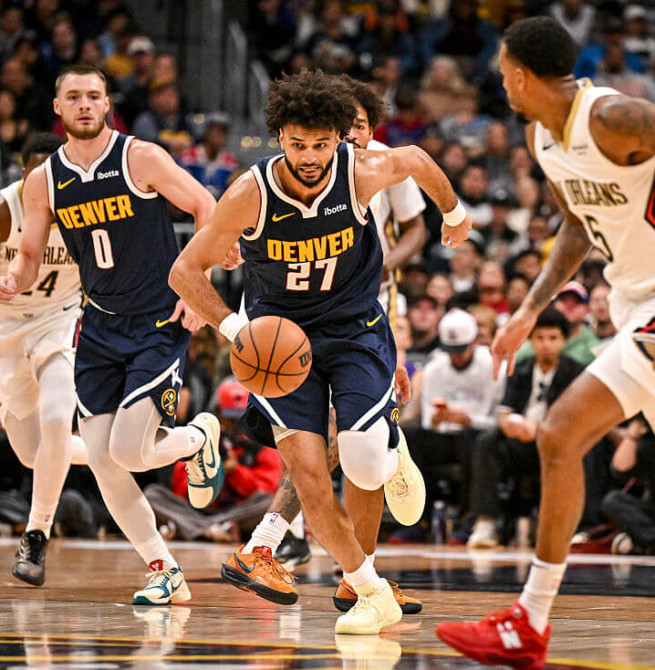 Noche NBA: 21 puntos de De Larrea, 43 de Booker y los Warriors, 0-3