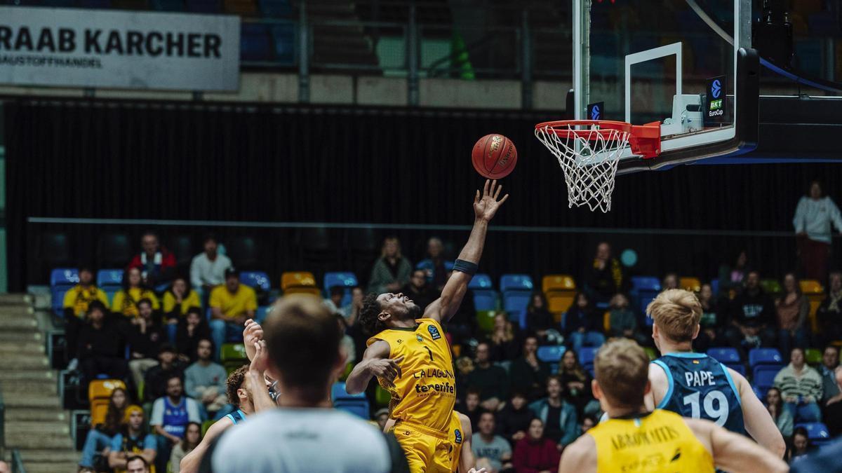 Un tercer cuarto de 38-14 da la victoria a La Laguna Tenerife en Alemania (94-104)