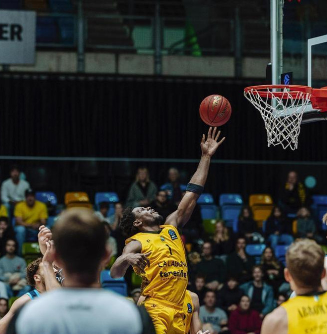 Un tercer cuarto de 38-14 da la victoria a La Laguna Tenerife en Alemania (94-104)