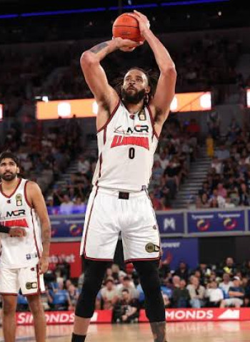 JaVale McGee ficha por el Shanghai Sharks, con D'Angelo Russell