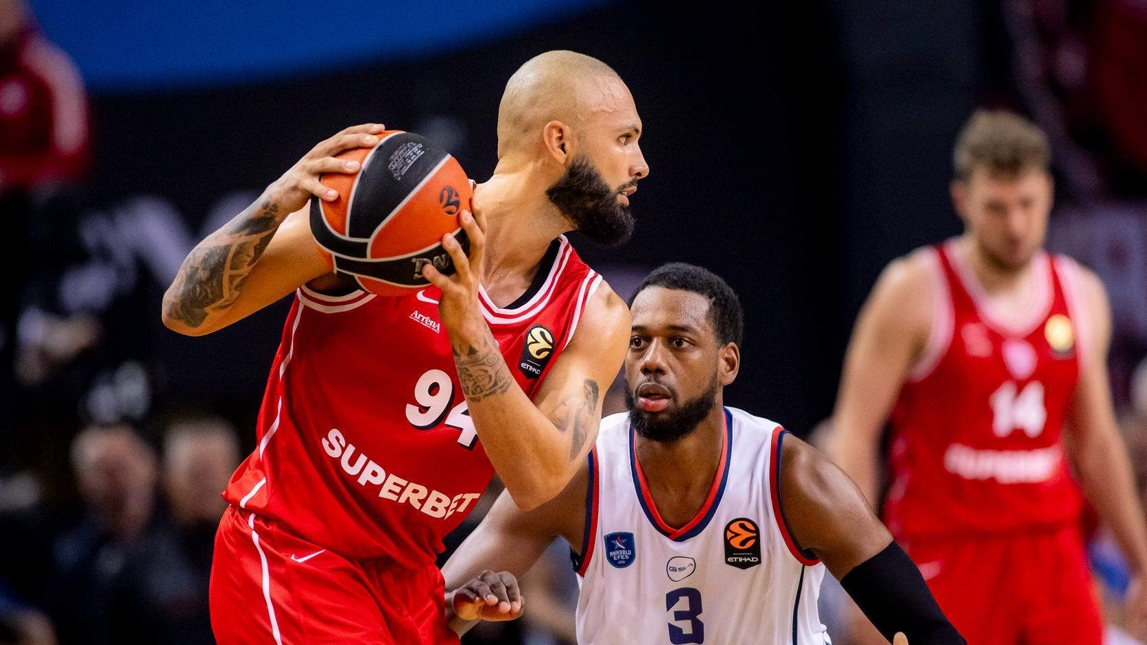 49 rebotes y Montero: el Olympiacos arrolla al Efes de Laso (89-66)