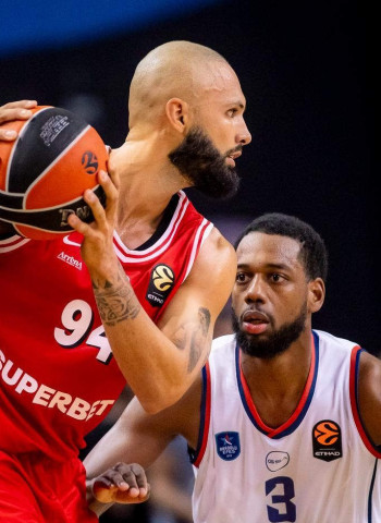 49 rebotes y Montero: el Olympiacos arrolla al Efes de Laso (89-66)