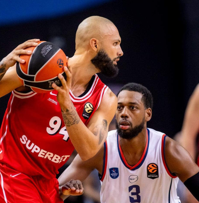 49 rebotes y Montero: el Olympiacos arrolla al Efes de Laso (89-66)