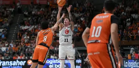 El Casademont Zaragoza sentencia al Leyma Coruña antes del descanso, 71-92