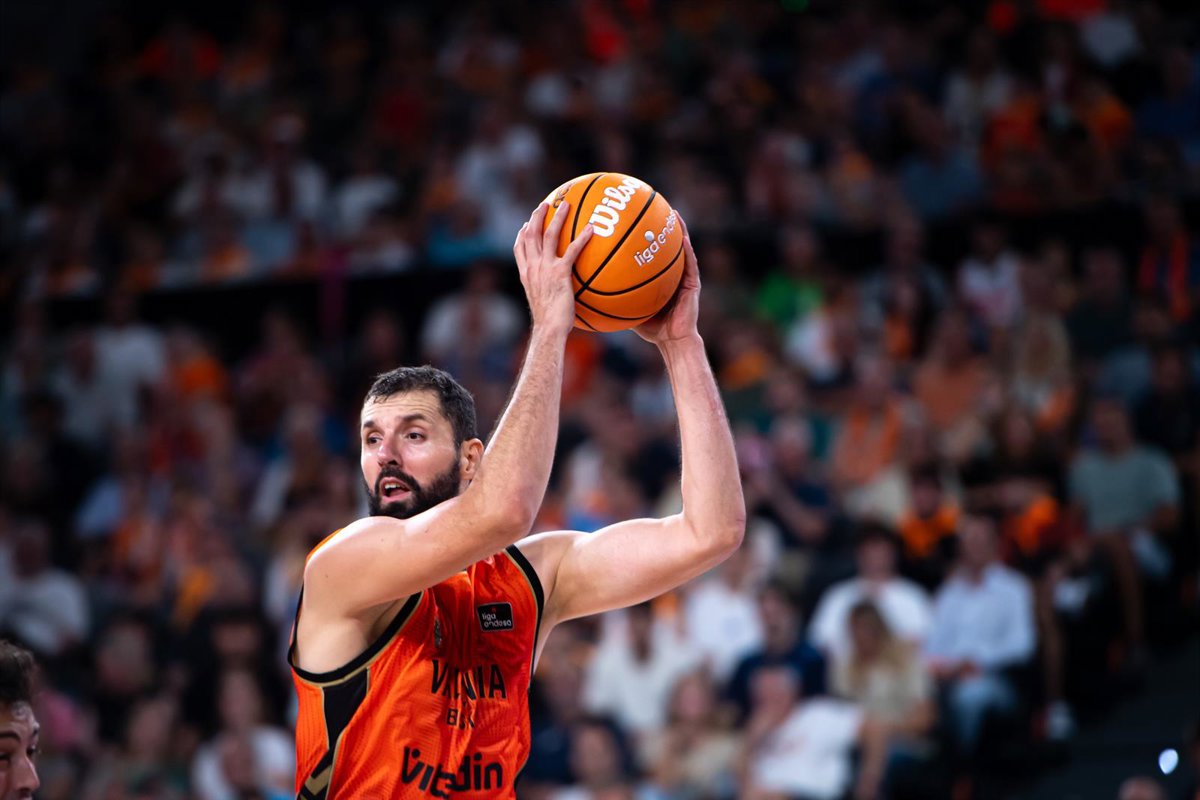 Mirotic y la defensa salvan al Valencia en Lyon (92-105)