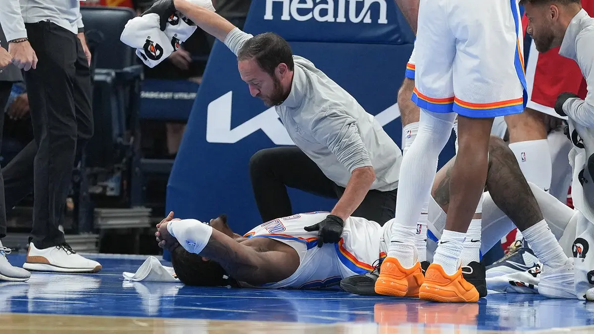 Jalen Williams, retirado en camilla en Oklahoma City