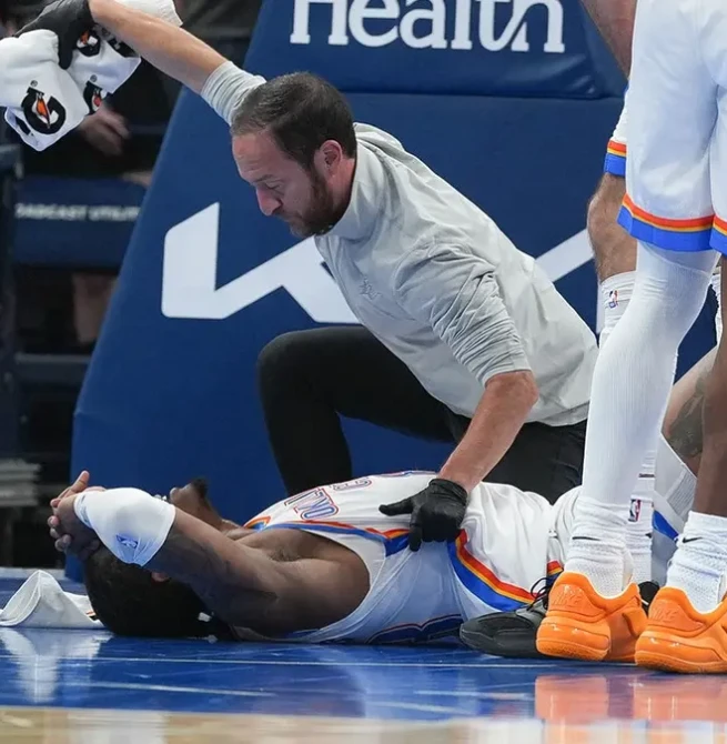 Jalen Williams, retirado en camilla en Oklahoma City
