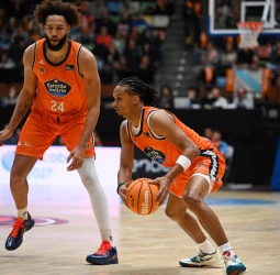 Verge guía la remontada del Leyma Coruña ante La Laguna Tenerife (93-89)
