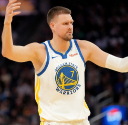 Los Warriors siguen sin fecha para Porzingis