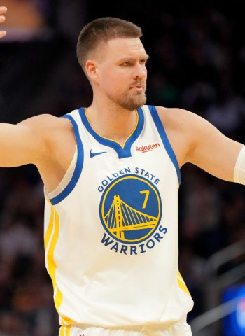 Los Warriors siguen sin fecha para Porzingis