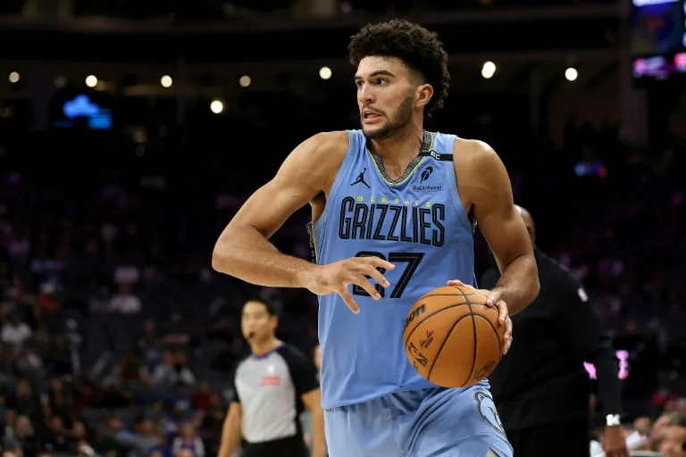 NBA Roundup: Boozer Stops Blazers as Pelicans Get First Win