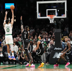 Noche NBA: 40 de Tatum, primera victoria de los Knicks y primera derrota de los Lakers