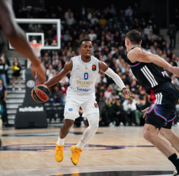 TJ Shorts guía al Valencia Basket en París (93-104)