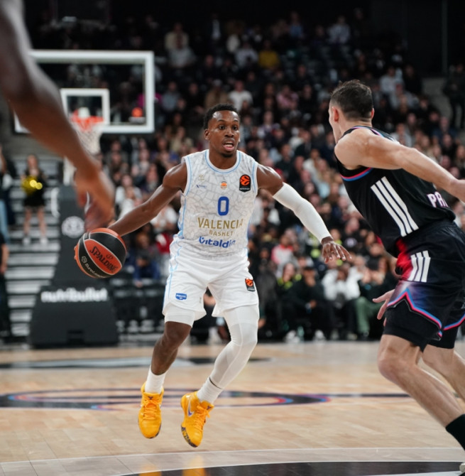 TJ Shorts guía al Valencia Basket en París (93-104)