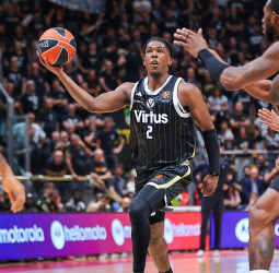 La Virtus tumba al Olympiacos (96-94) con un triple de Carr