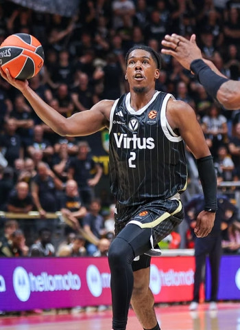La Virtus tumba al Olympiacos (96-94) con un triple de Carr
